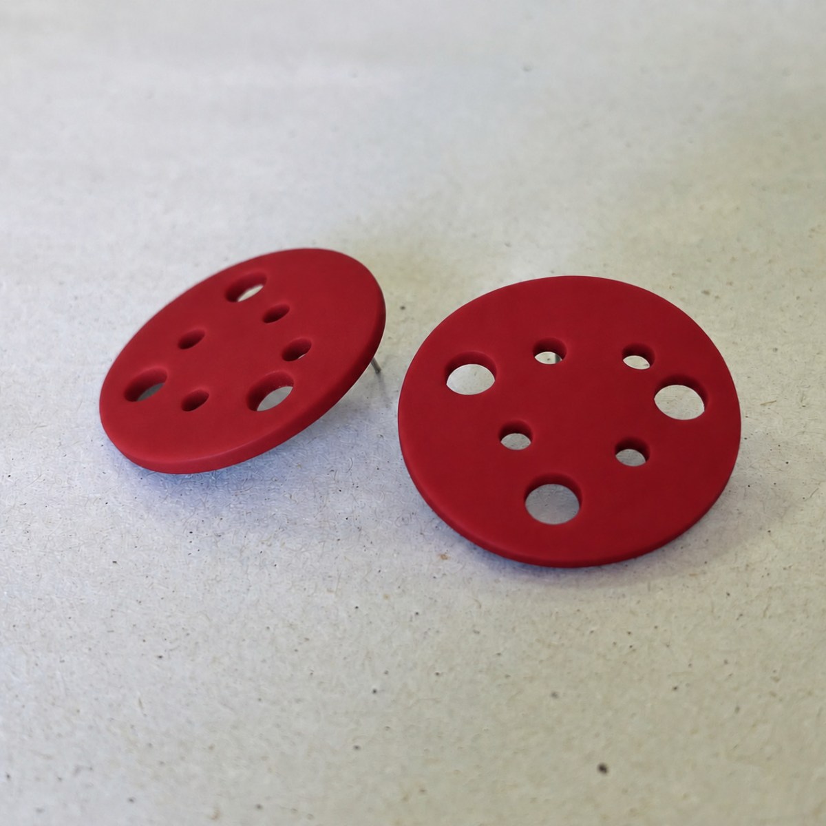HOLE RED